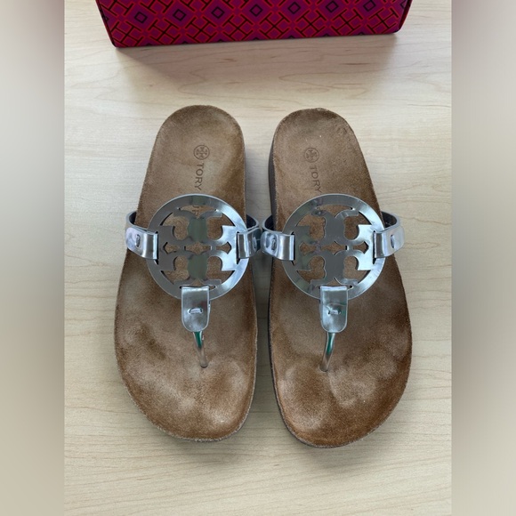 Tory Burch Miller Cloud Mirror Metallic Sandals - Silver. - Picture 1 of 8